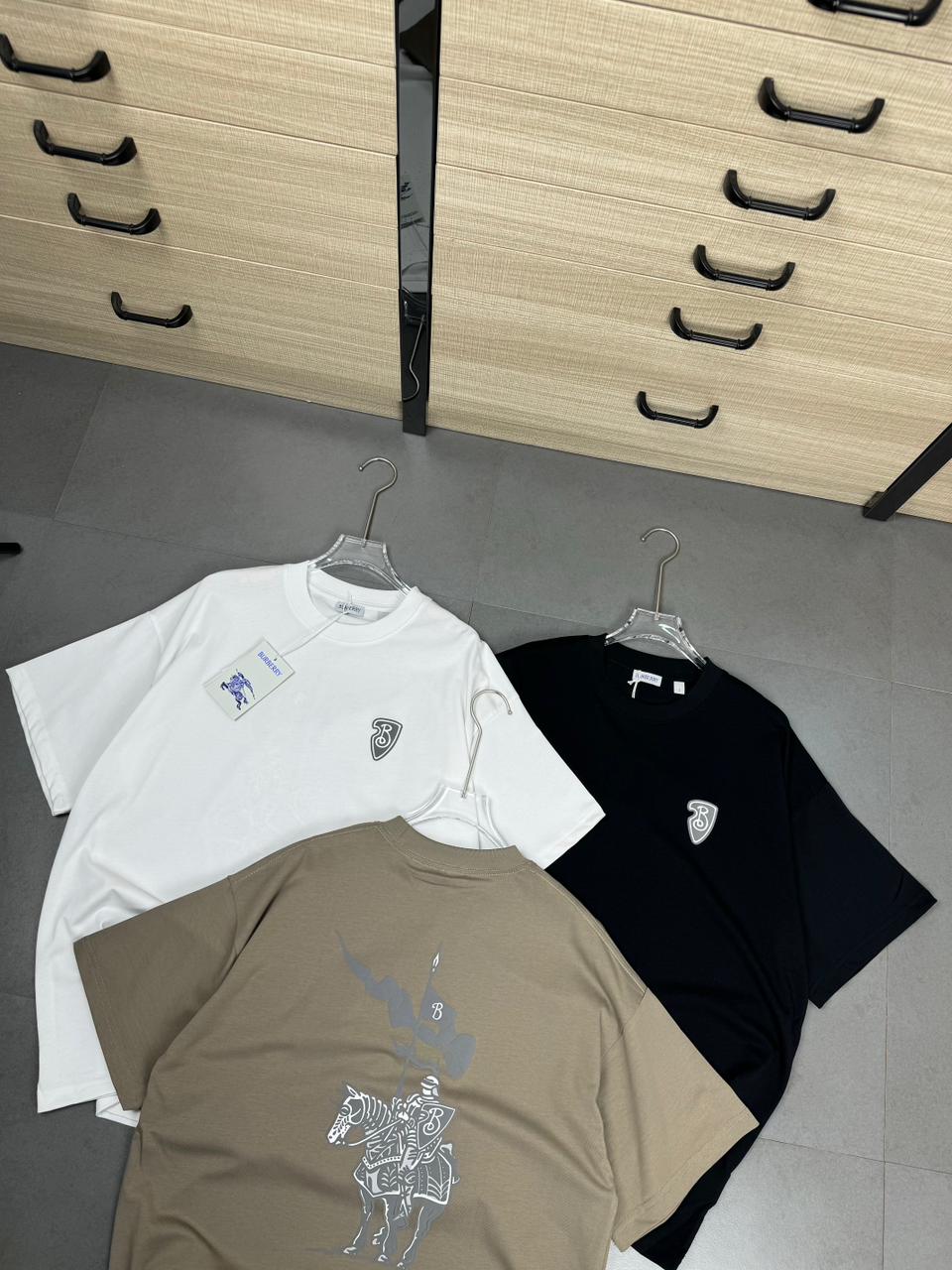 Knight Crest Relaxed Fit Crew Neck T-Shirt